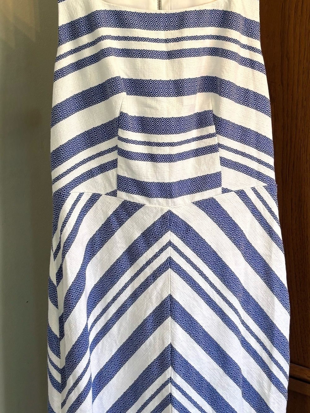 The Limited Sleeveless Blue White Chevron Striped Sheath Dress Back Zip Size 6